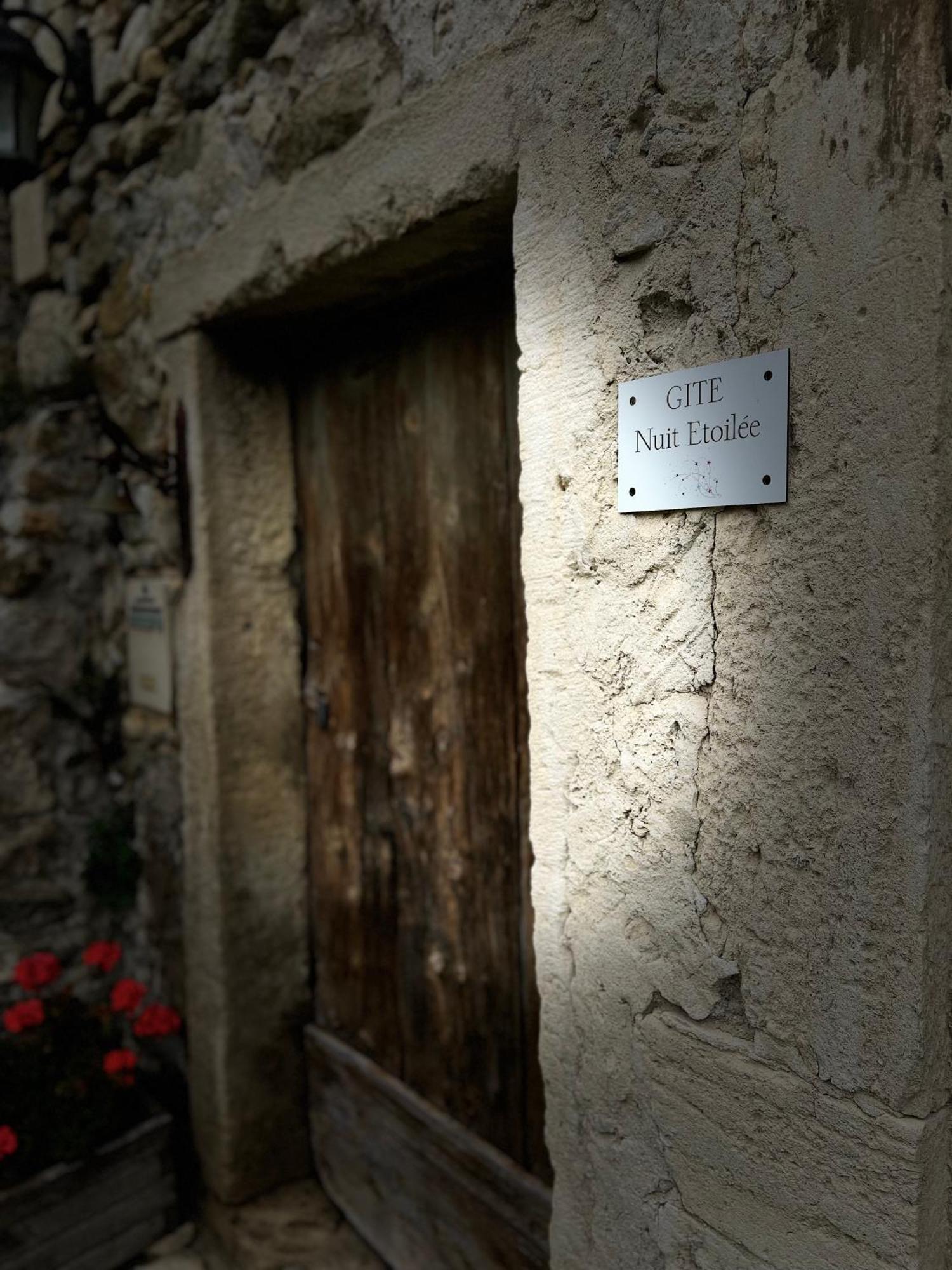 Gites Du Chateau D'Alencon Le Pegue Buitenkant foto