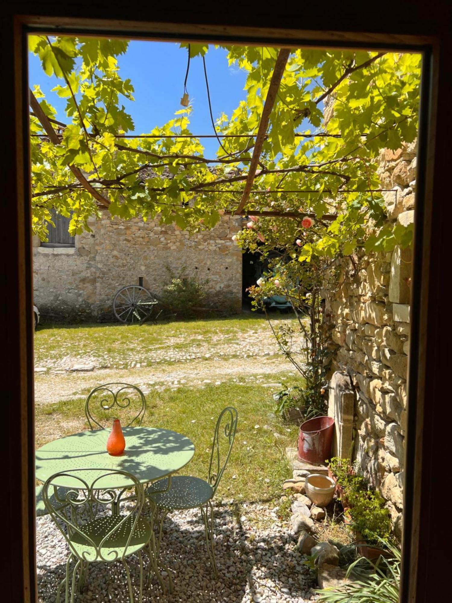 Gites Du Chateau D'Alencon Le Pegue Buitenkant foto