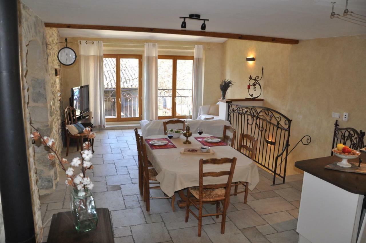 Gites Du Chateau D'Alencon Le Pegue Buitenkant foto