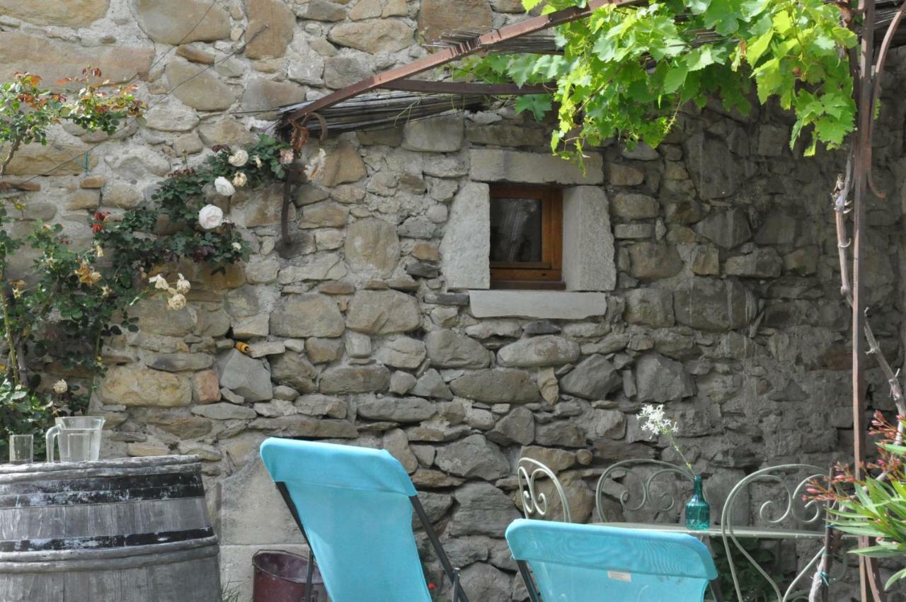 Gites Du Chateau D'Alencon Le Pegue Buitenkant foto