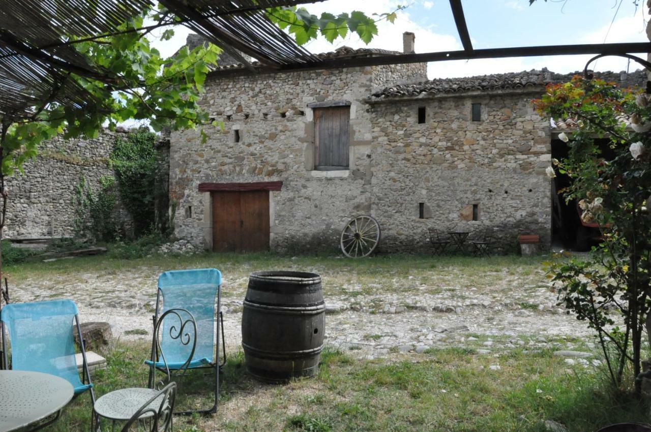 Gites Du Chateau D'Alencon Le Pegue Buitenkant foto