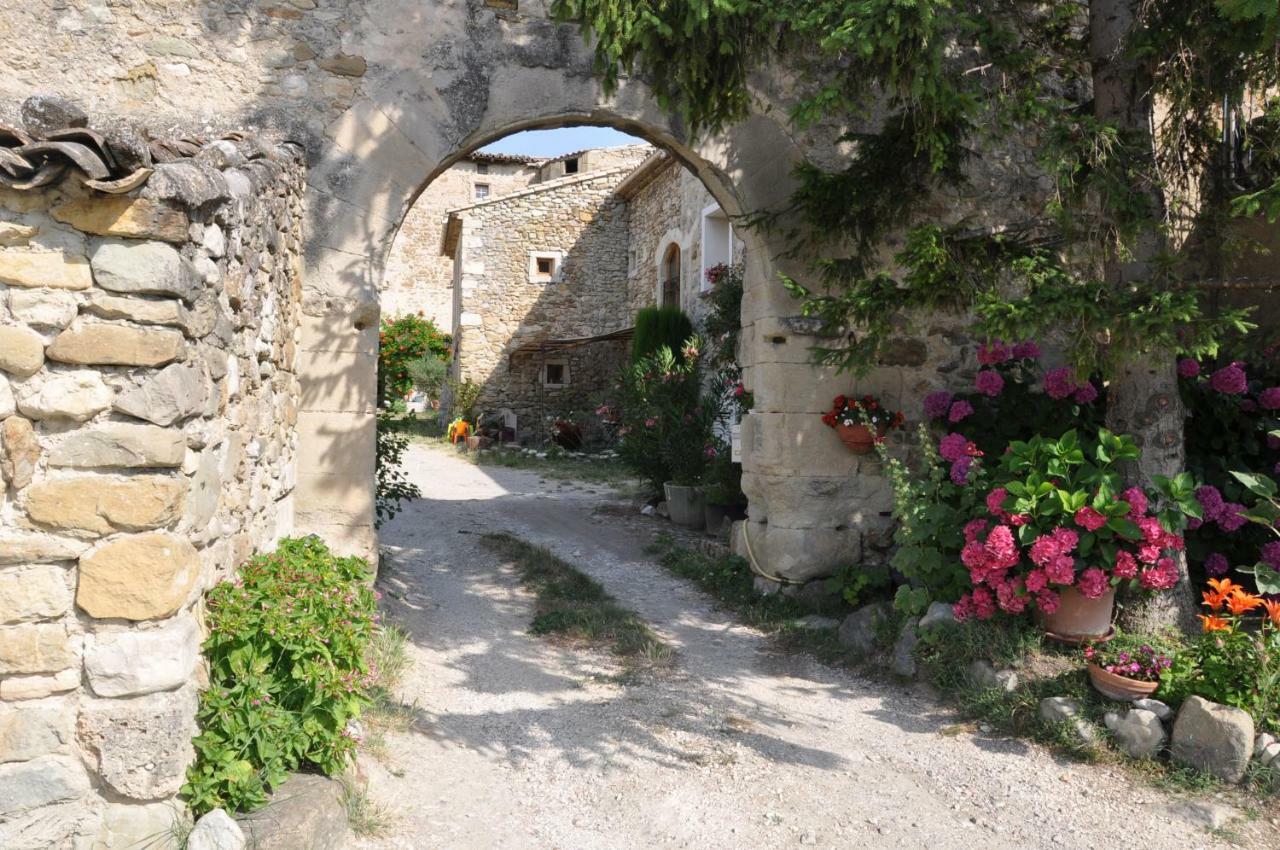 Gites Du Chateau D'Alencon Le Pegue Buitenkant foto